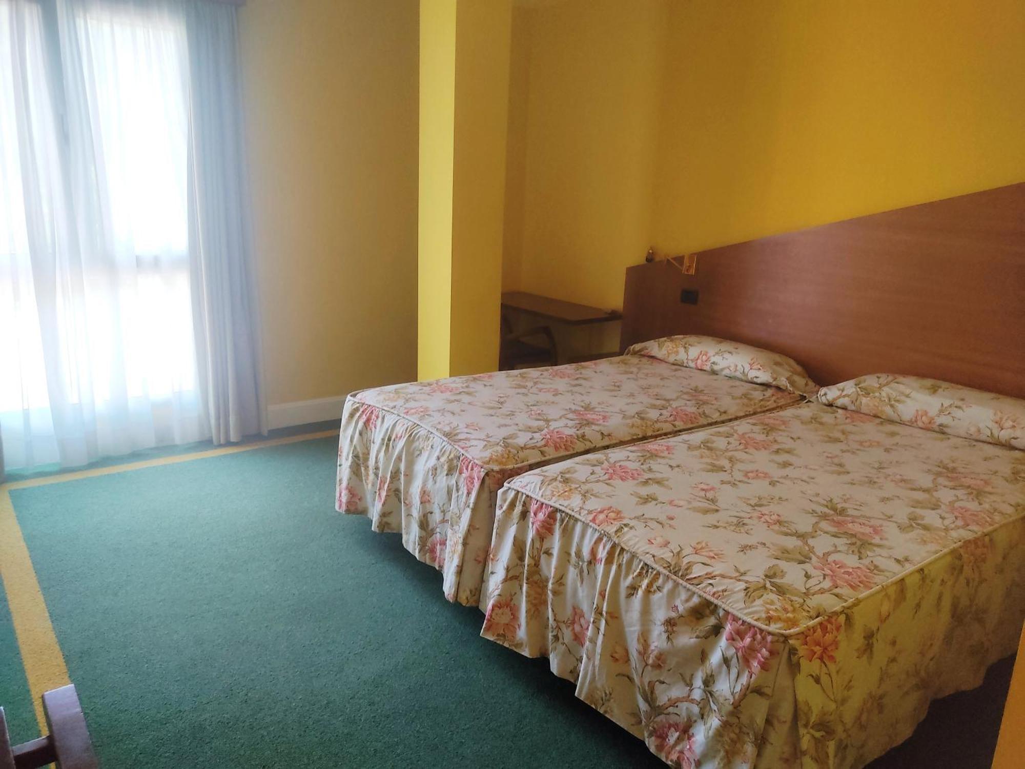 Hotel Suite Miono Кастро-Урдіалес Екстер'єр фото