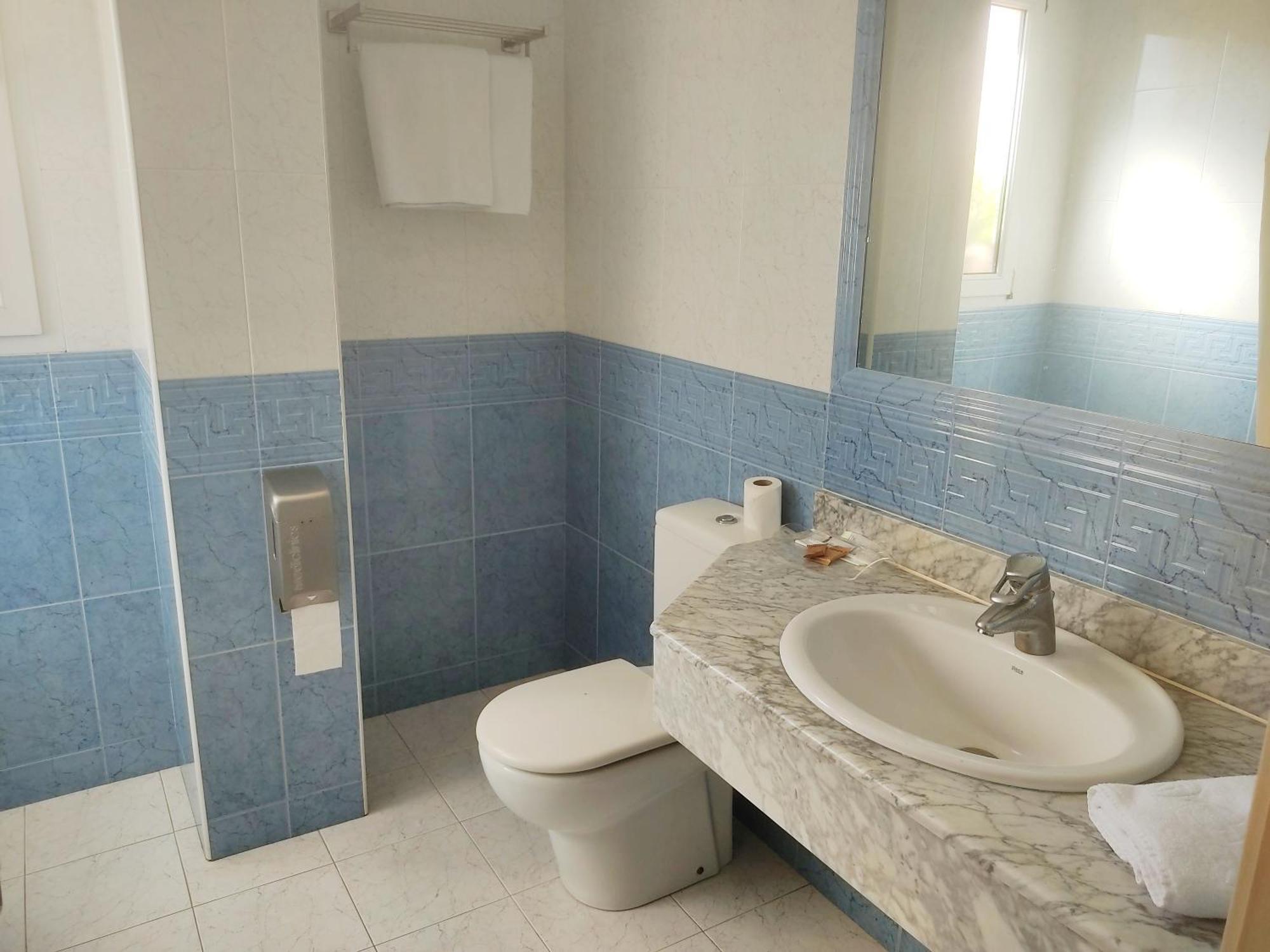 Hotel Suite Miono Кастро-Урдіалес Екстер'єр фото