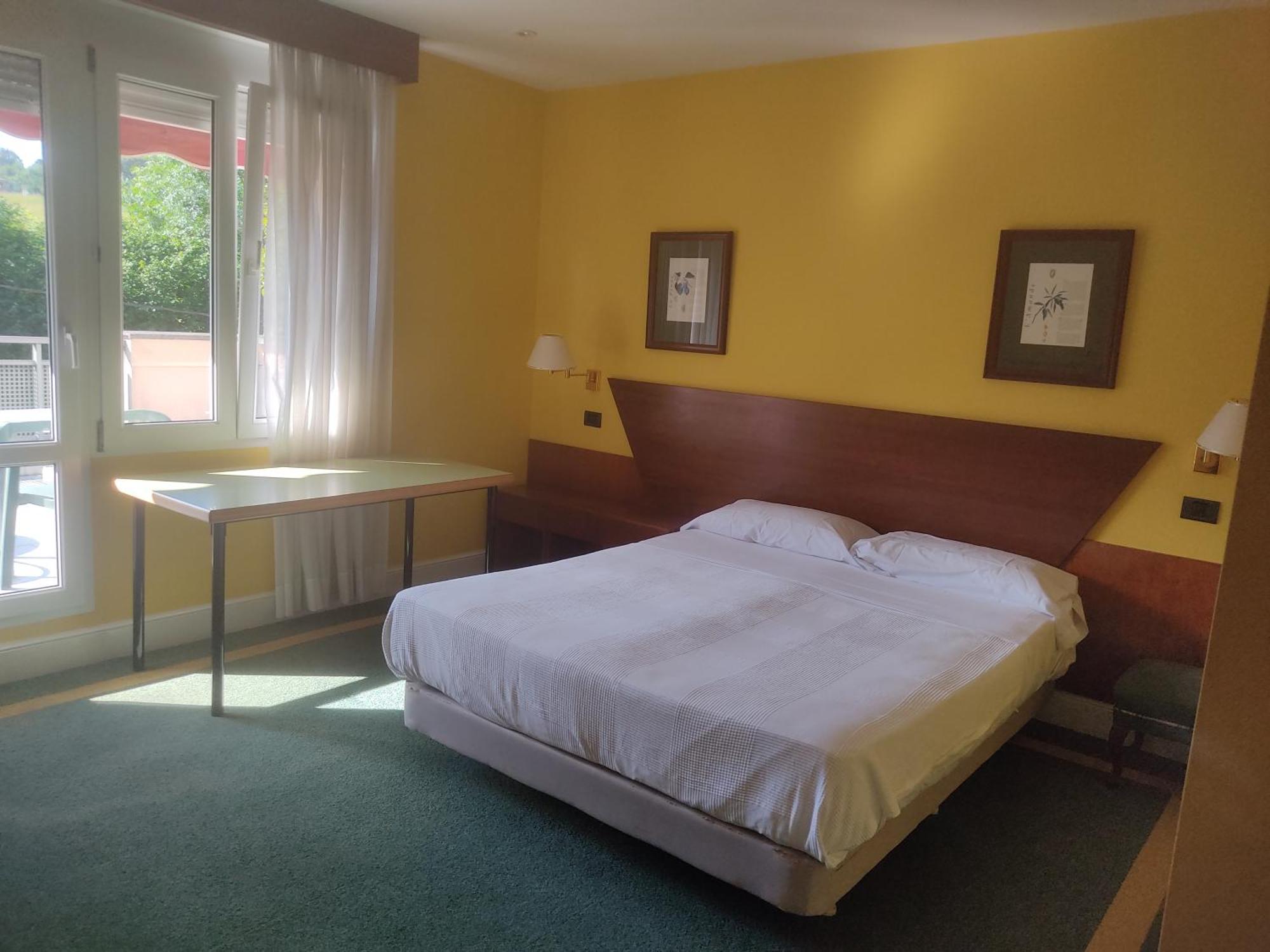 Hotel Suite Miono Кастро-Урдіалес Екстер'єр фото