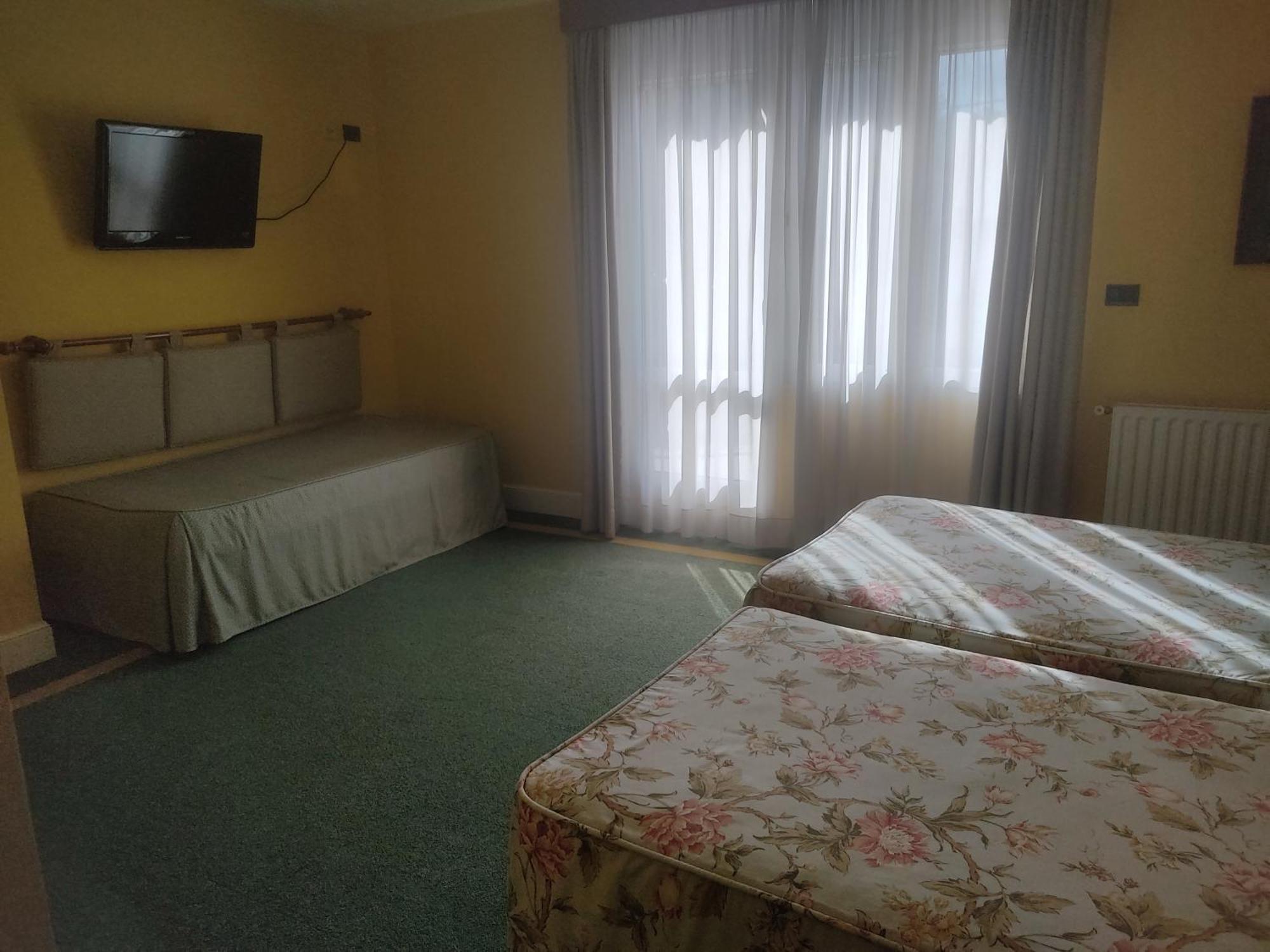 Hotel Suite Miono Кастро-Урдіалес Екстер'єр фото