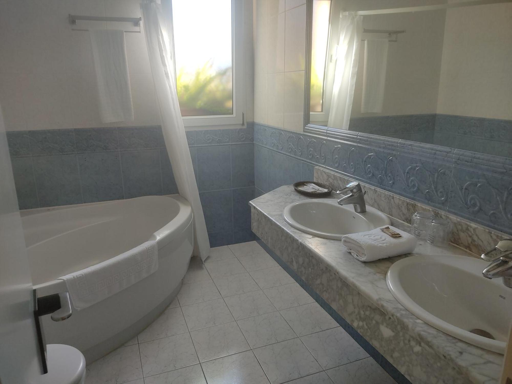 Hotel Suite Miono Кастро-Урдіалес Екстер'єр фото