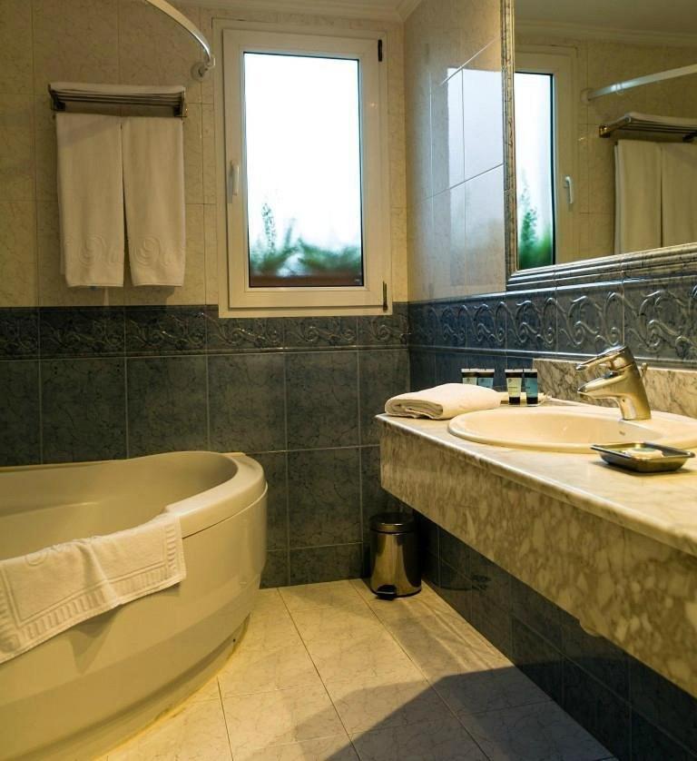 Hotel Suite Miono Кастро-Урдіалес Екстер'єр фото